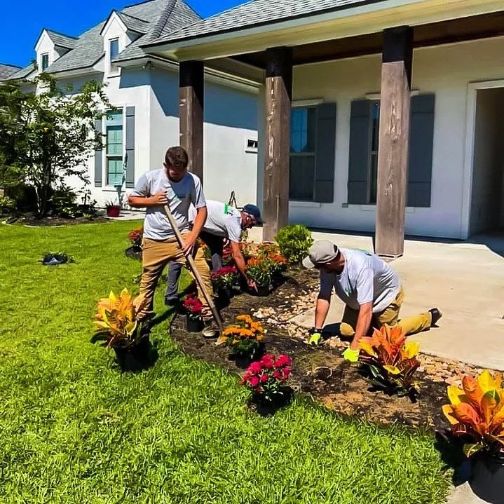 Professional landscaping services in Lafayette, LA by Elite Lawn And Landscape