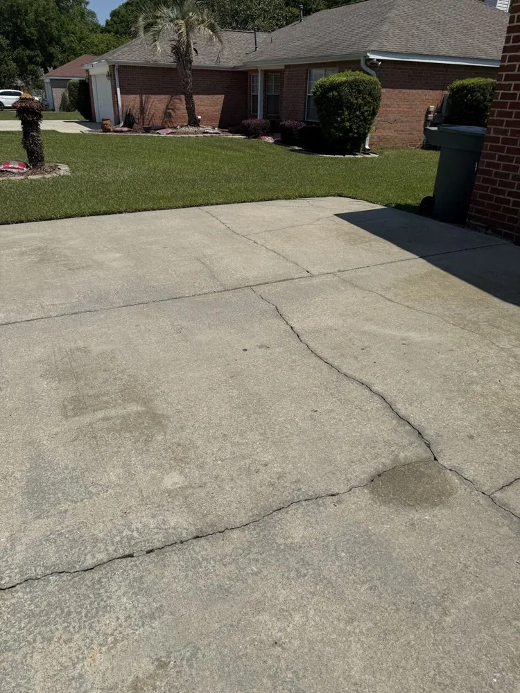 Top-rated outdoor landscaping experts serving Pensacola, FL - Elite Lawn care 850