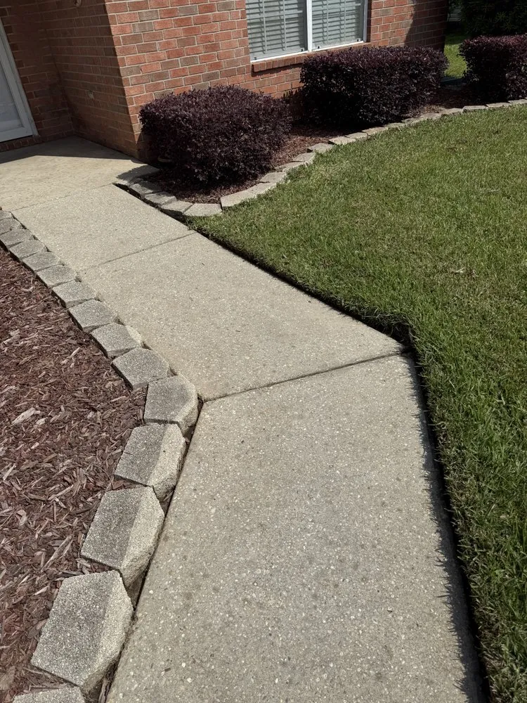 Reliable residential landscaping near you in Pensacola, FL by Elite Lawn care 850