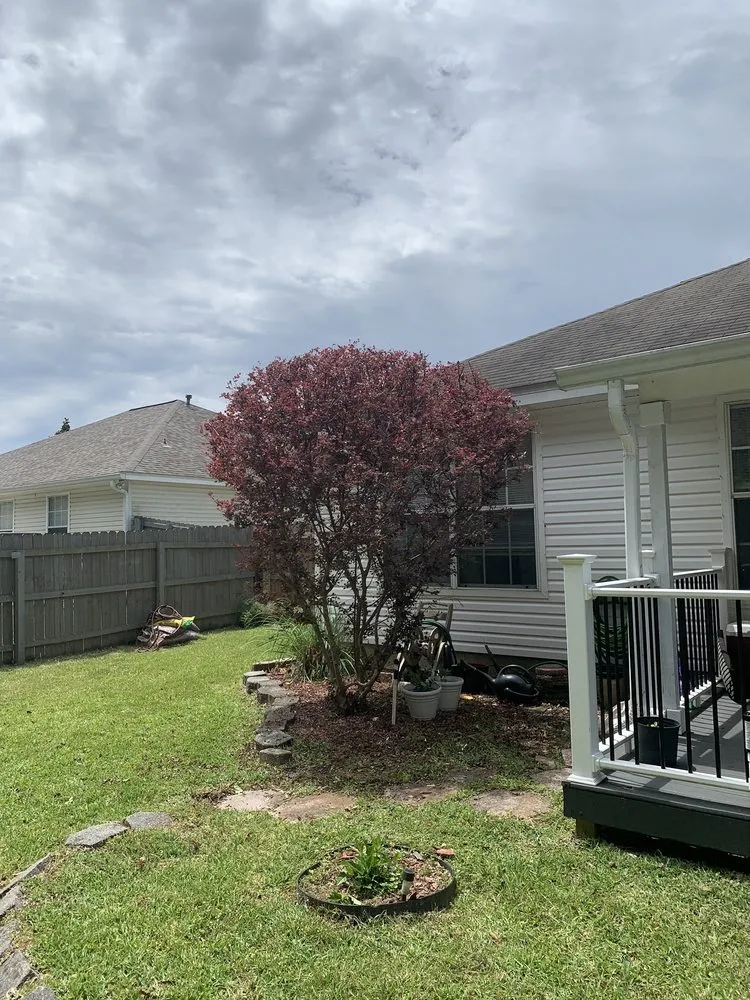 Reliable garden landscaping for beautiful yards in Pensacola, FL by Elite Lawn care 850