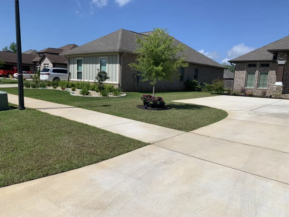 Professional outdoor landscaping in Pensacola, FL by Elite Lawn care 850