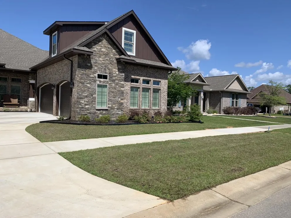 Local yard cleanup service for residential properties in Pensacola, FL by Elite Lawn care 850