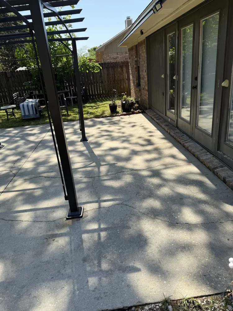 Professional landscaping services for year-round maintenance in Pensacola, FL by Elite Lawn care 850