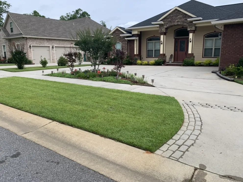 Affordable outdoor landscaping in Pensacola, FL - Elite Lawn care 850