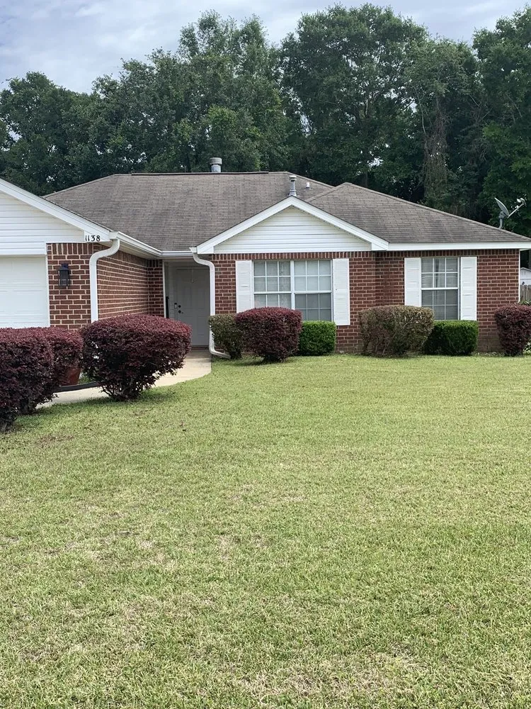 Reliable residential landscaping in Pensacola, FL by Elite Lawn care 850