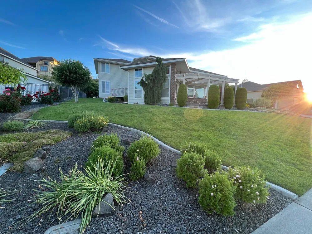 Expert lawn care service experts serving Burbank, WA - Elite Lawn Care