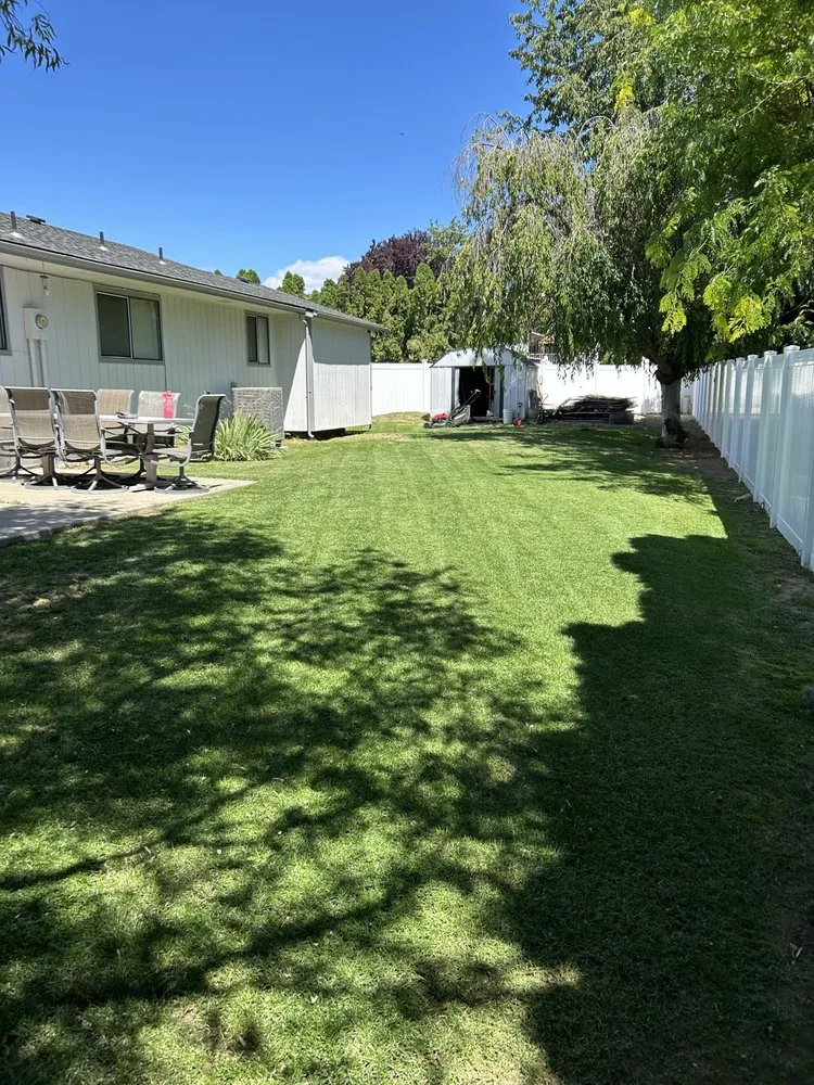 Affordable outdoor landscaping for homes in Issaquah, WA by Elite Lawn Care