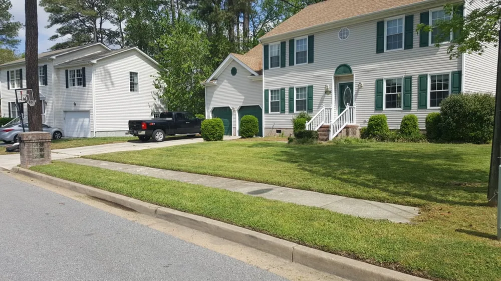 Expert lawn care service experts serving Norfolk, VA - Elite Lawn Care Plus