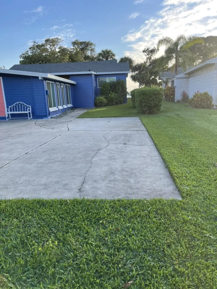 Affordable garden landscaping in Ojus, FL by Elite lawn care services