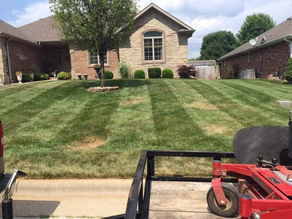 Professional lawn care service in Springfield, MO by Elite Lawn Care
