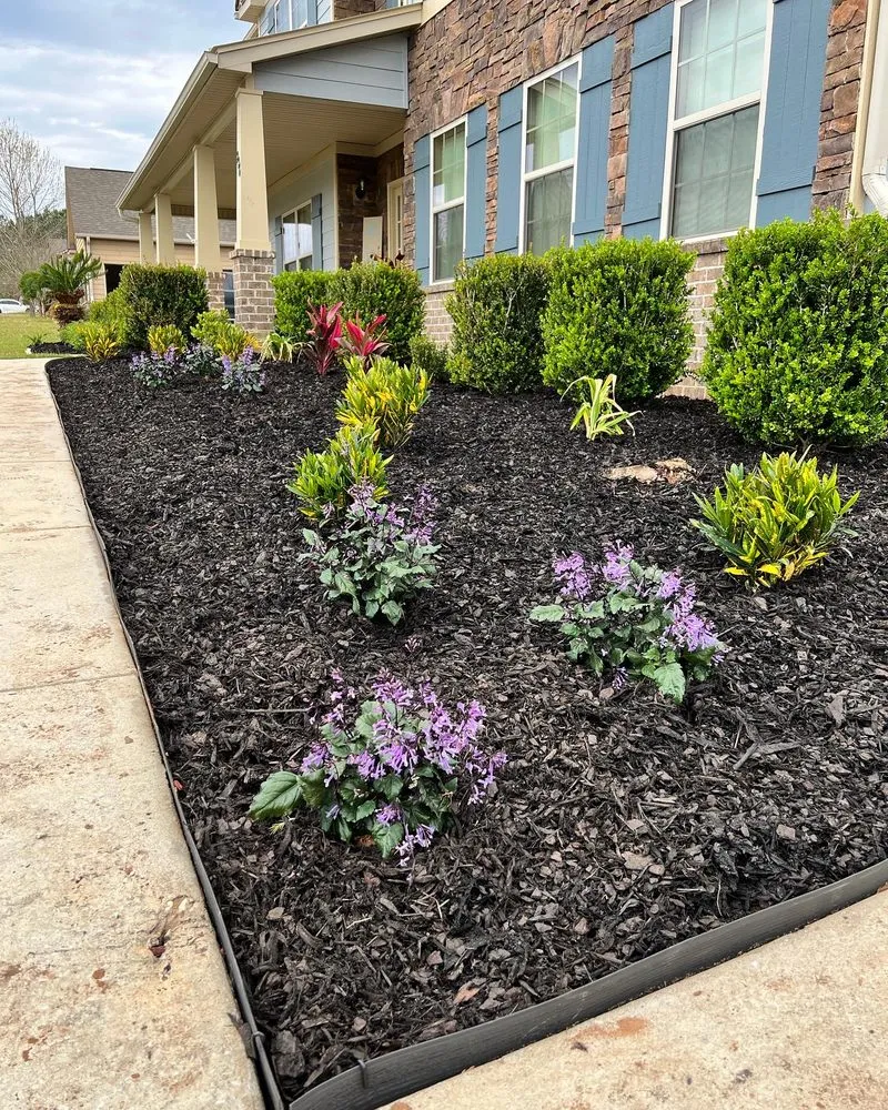 Top-rated garden landscaping in Dothan, AL by Elite Lawn Management