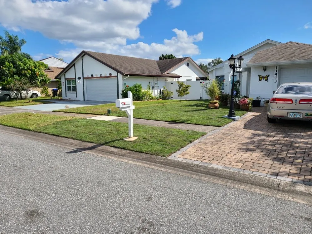 Affordable lawn mowing service with custom design in Kissimmee, FL by Elite Lawn Pros