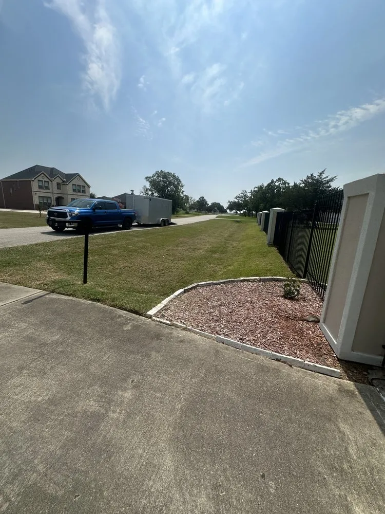 Reliable lawn mowing service for year-round maintenance in Brookshire, TX by Elite lawn service