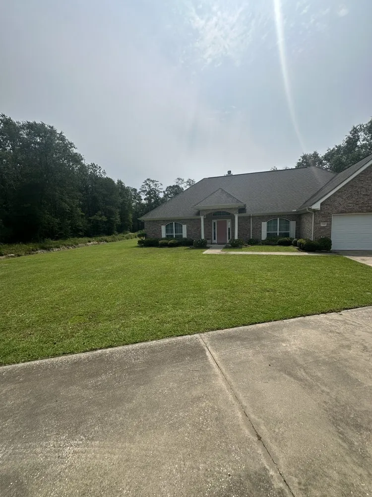 Local lawn mowing service in Brookshire, TX by Elite lawn service