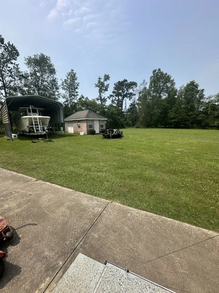 Affordable landscaping services in Brookshire, TX by Elite lawn service