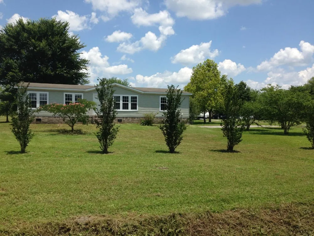 Custom garden landscaping in New Iberia, LA by Elite Lawns