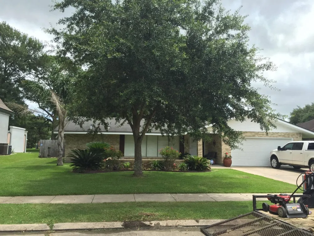 Expert outdoor landscaping for residential properties in New Iberia, LA by Elite Lawns