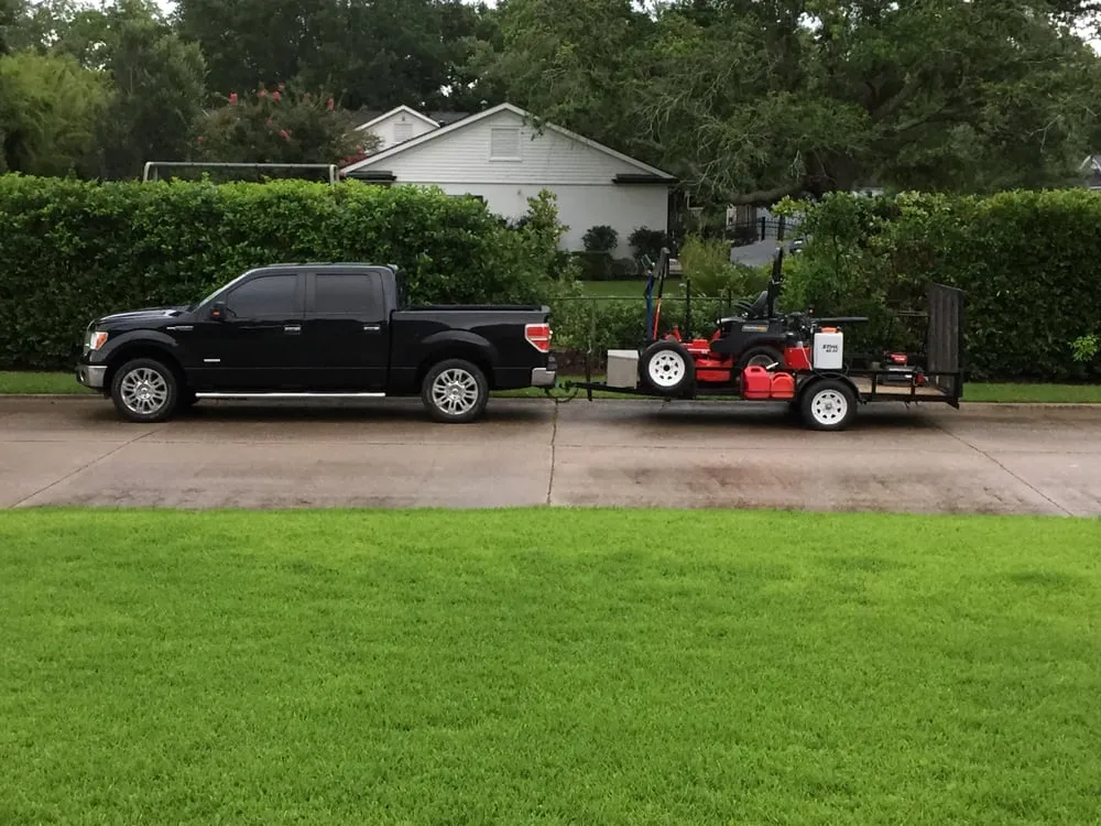 Affordable yard maintenance for beautiful yards in New Iberia, LA by Elite Lawns