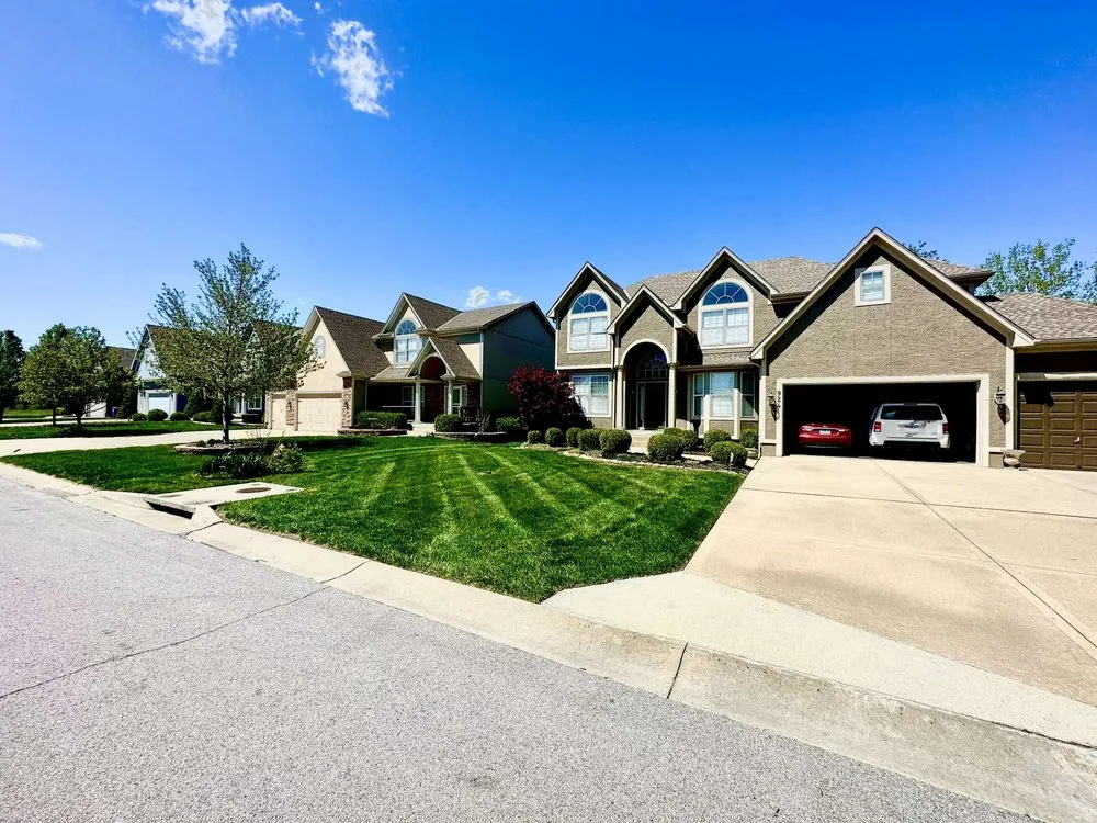 Professional landscape design in Leawood, KS - Elite Lines Lawn and Landscape