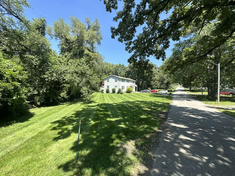 Trusted garden landscaping experts serving Leawood, KS - Elite Lines Lawn and Landscape