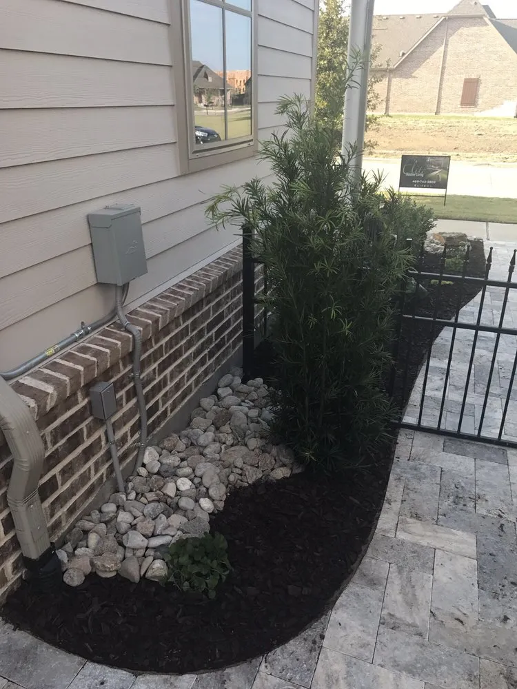 Expert lawn care service experts serving Frisco, TX - Elite Outdoor Living