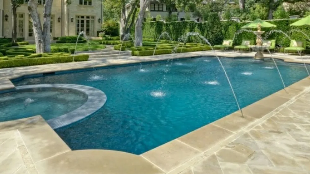 Reliable landscaping services experts serving Frisco, TX - Elite Pools and Landscaping