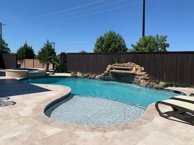 Local outdoor landscaping experts serving Frisco, TX - Elite Pools and Landscaping