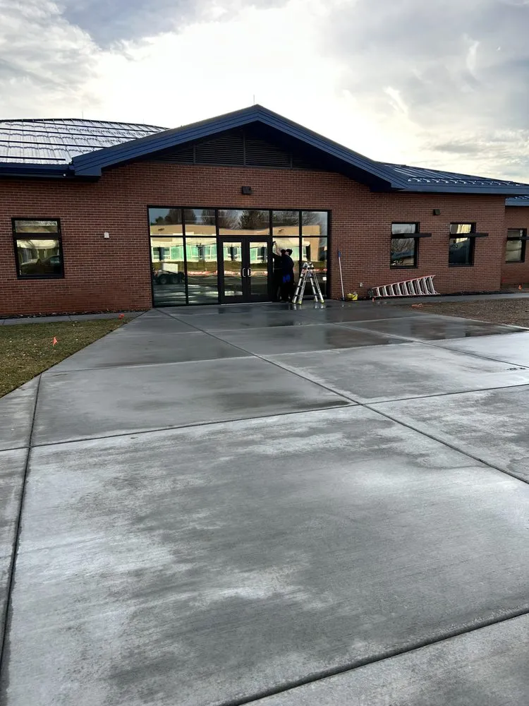 Reliable lawn mowing service experts serving Meridian, ID - Elite Power Clean