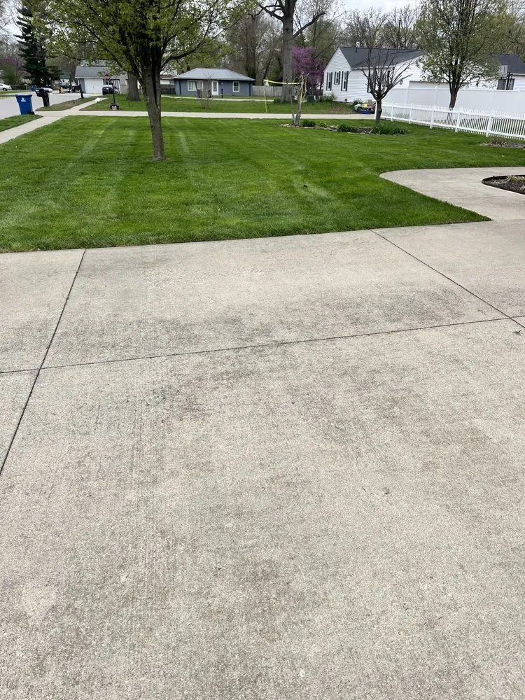 Top-rated lawn mowing service in West Terre Haute, IN - Elite Property Services