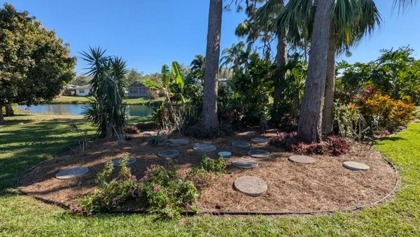 Elite Quality Tree Logo