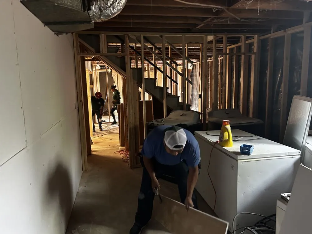 Reliable lawn mowing service experts serving Tuscaloosa, AL - Elite Renovation & Construction