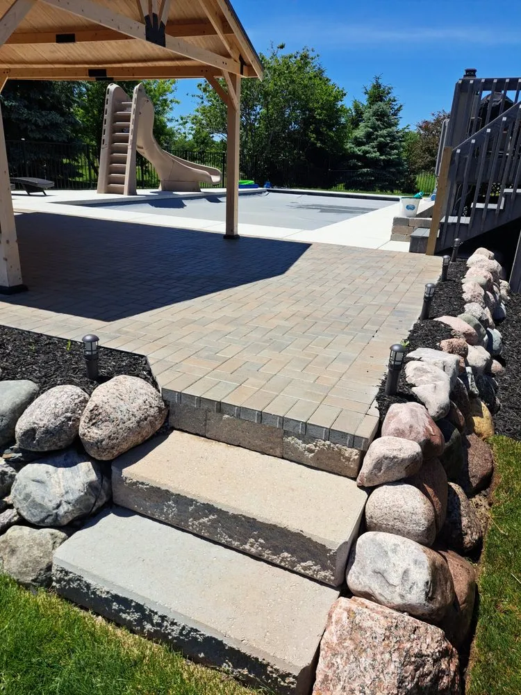 Top-rated lawn care service in Mchenry, IL by Elite Springs