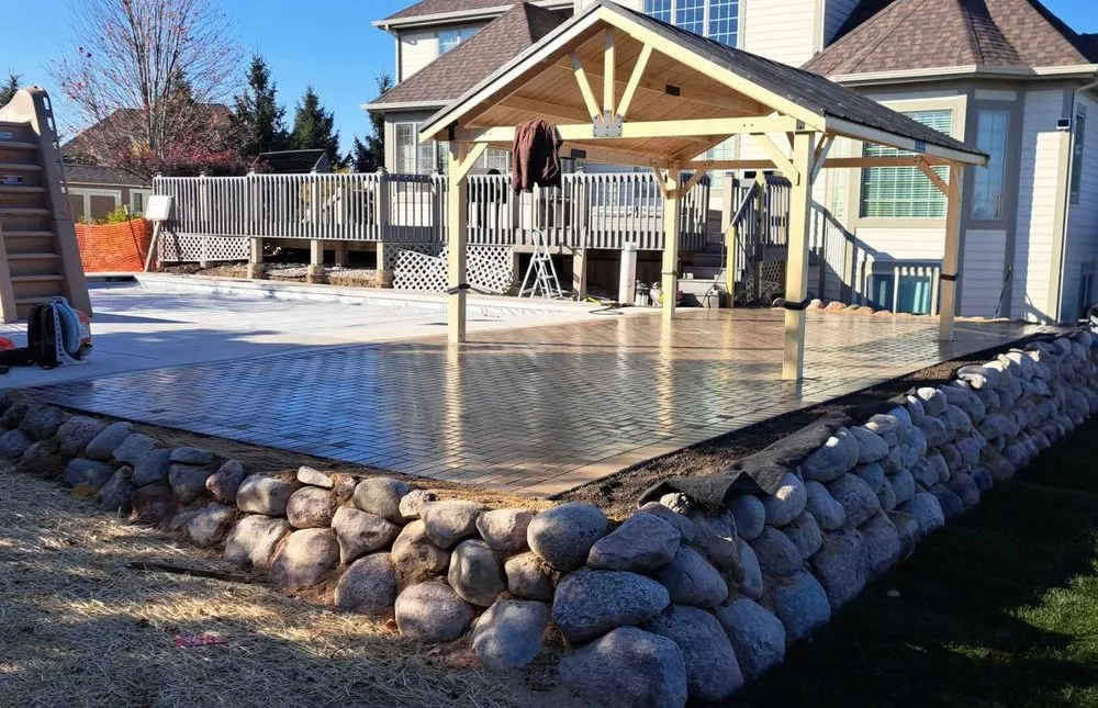 Reliable lawn care service with custom design across Mchenry, IL - Elite Springs