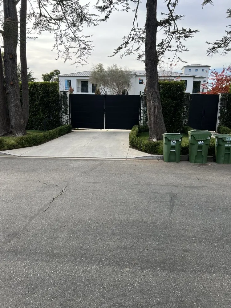 Local lawn mowing service in Los Angeles, CA - Elite Team Builders