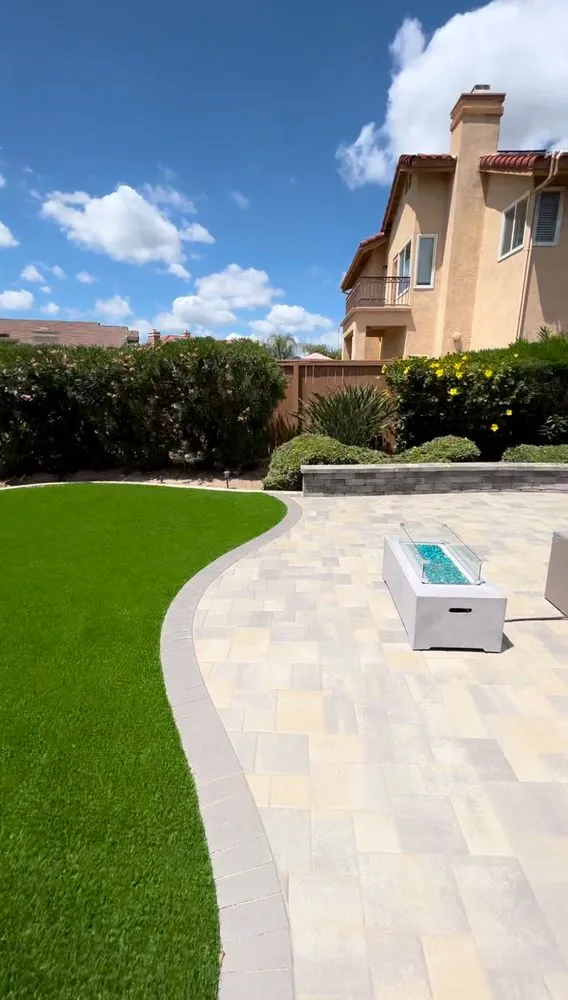 Custom residential landscaping for year-round maintenance in Los Angeles, CA by Elite Team Builders