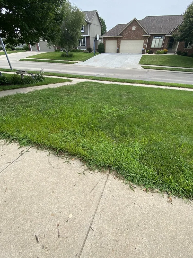 Affordable lawn mowing service in Omaha, NE - Elkhorn Lawn Care