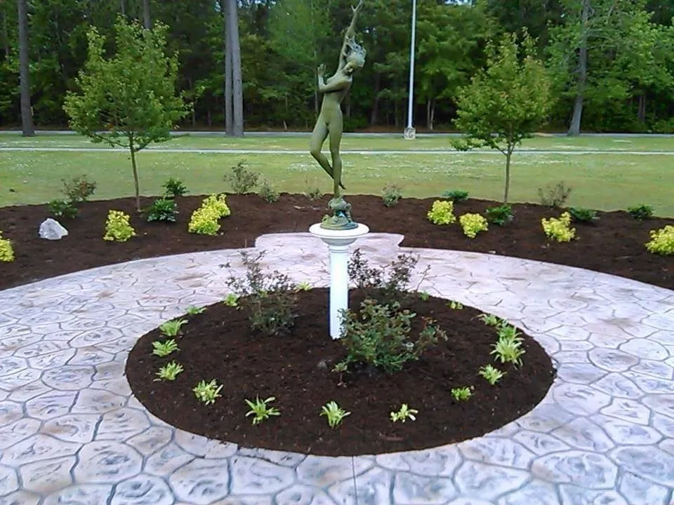 Custom lawn mowing service in New Bern, NC - Elks Lawn Care & Landscaping