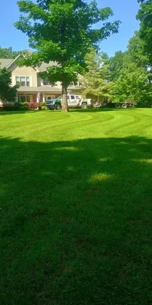 Top-rated lawn care service in Doniphan, MO - Elliots Lawn Care