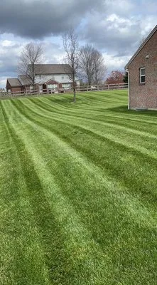 Elliott Lawn Care Logo