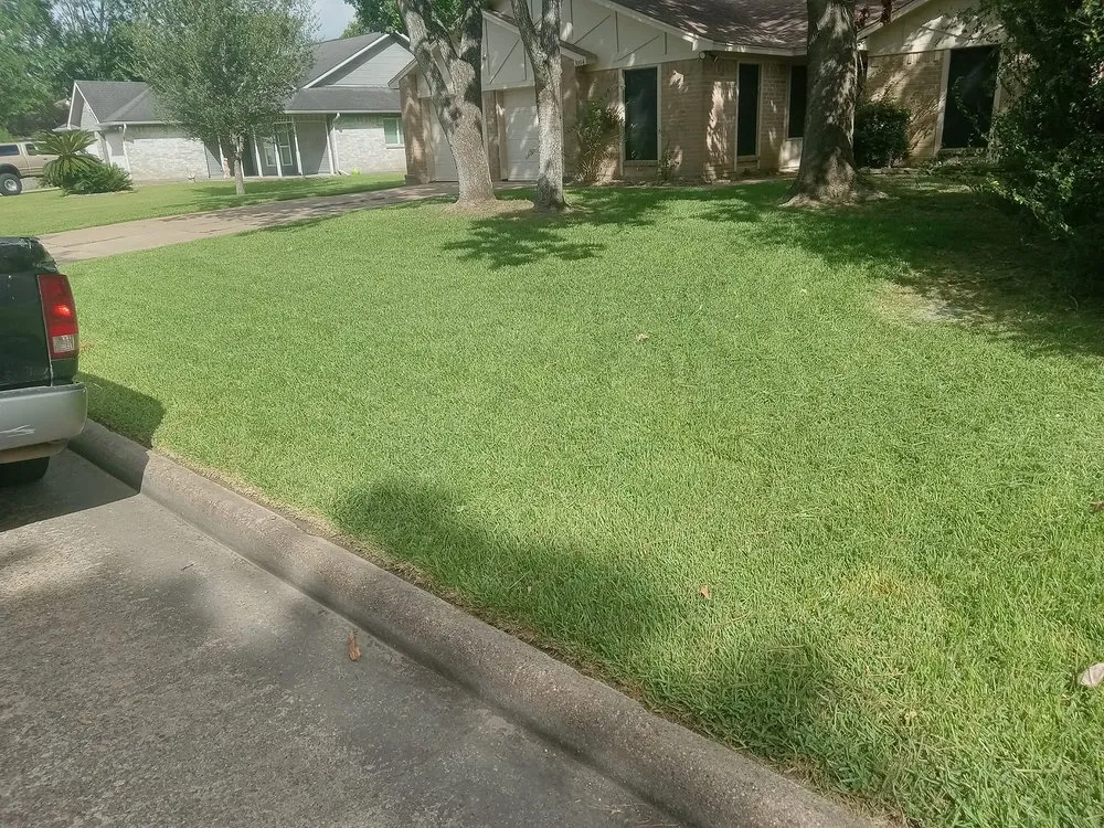 Expert landscape installation experts serving Dickinson, TX - Elliotts Lawn Home Services
