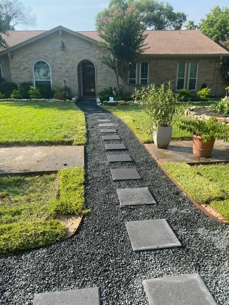 Trusted garden landscaping experts serving Dickinson, TX - Elliotts Lawn Home Services