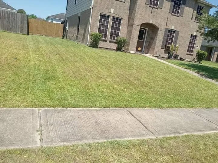 Reliable landscaping services in Dickinson, TX - Elliotts Lawn Home Services
