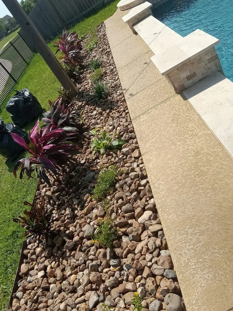 Top-rated garden landscaping in Dickinson, TX - Elliotts Lawn Home Services