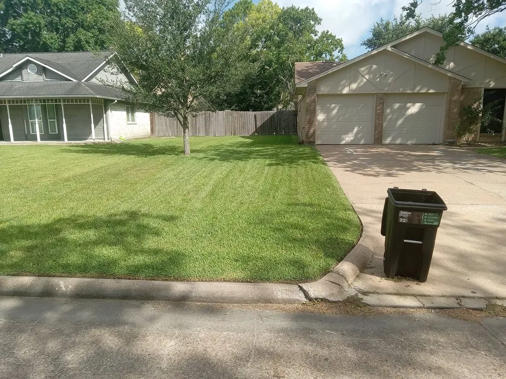 Reliable landscape design in Dickinson, TX - Elliotts Lawn Home Services