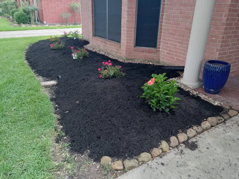 Custom landscaping services in Dickinson, TX by Elliotts Lawn Home Services