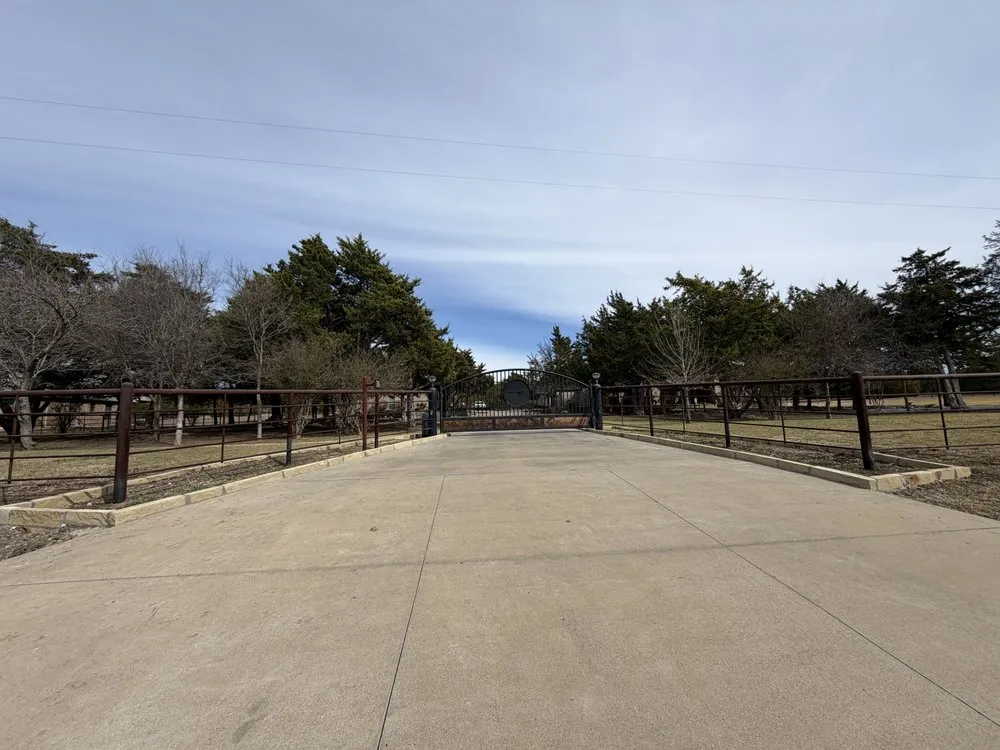 Professional yard cleanup service with custom design in Waxahachie, TX by Ellis County Landscapes