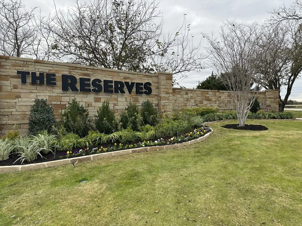 Top-rated yard cleanup service for beautiful yards in Waxahachie, TX by Ellis County Landscapes