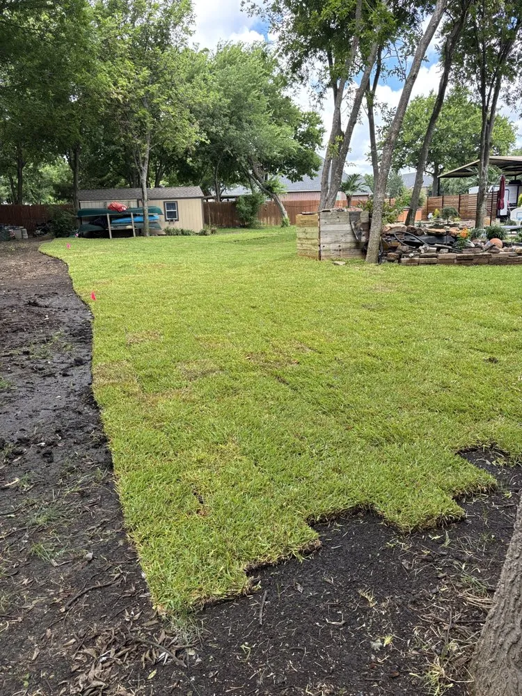 Professional landscaping services for homes in Waxahachie, TX by Ellis County Landscapes