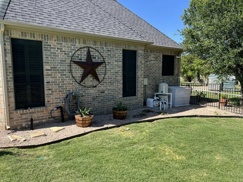 Custom landscape design for beautiful yards in Waxahachie, TX by Ellis County Landscapes