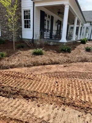 Ellison’s Landscaping & Maintenance Logo